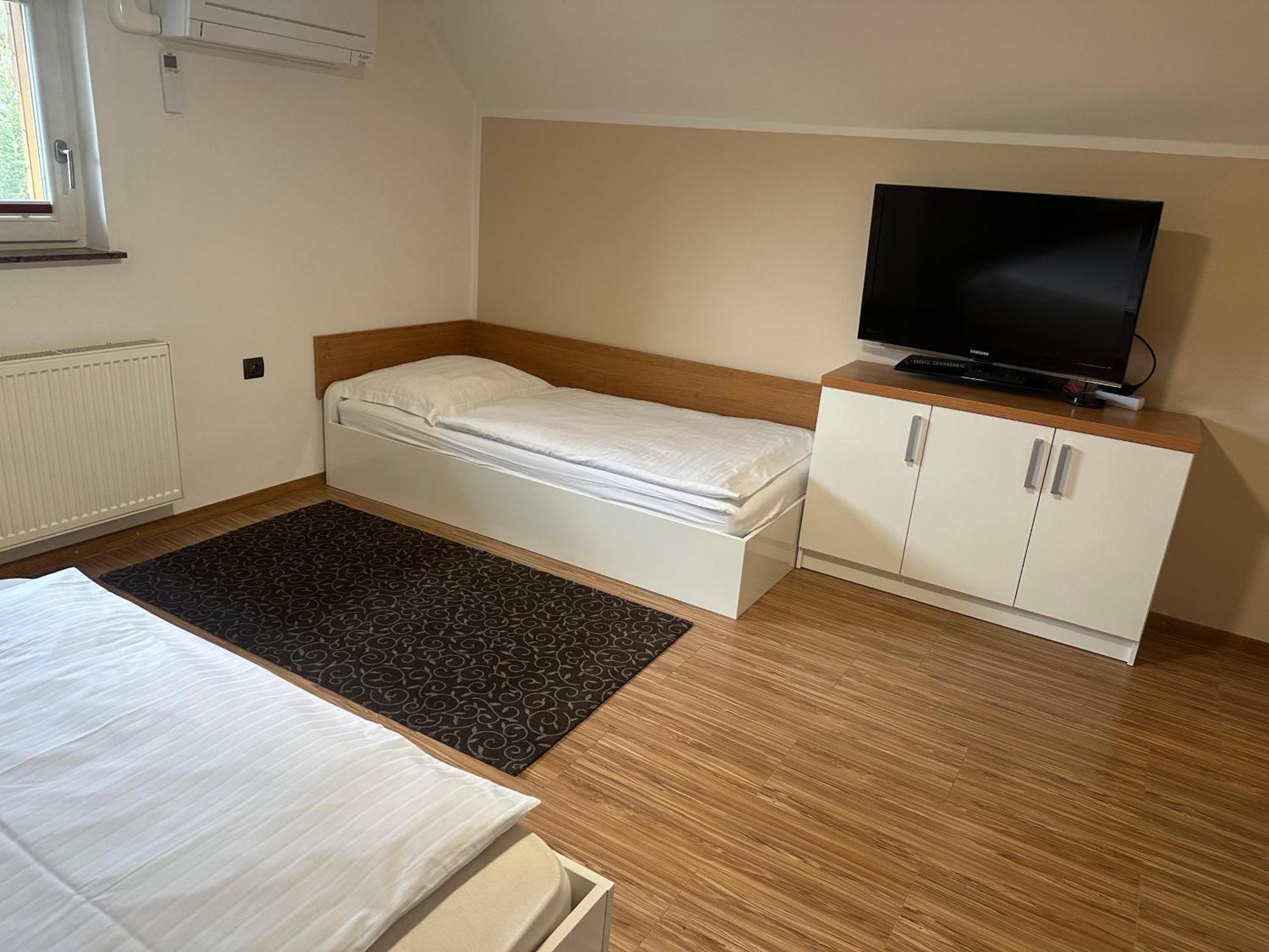 Domacija Vodnik & Apartments Cerklje na Gorenjskem Eksteriør billede